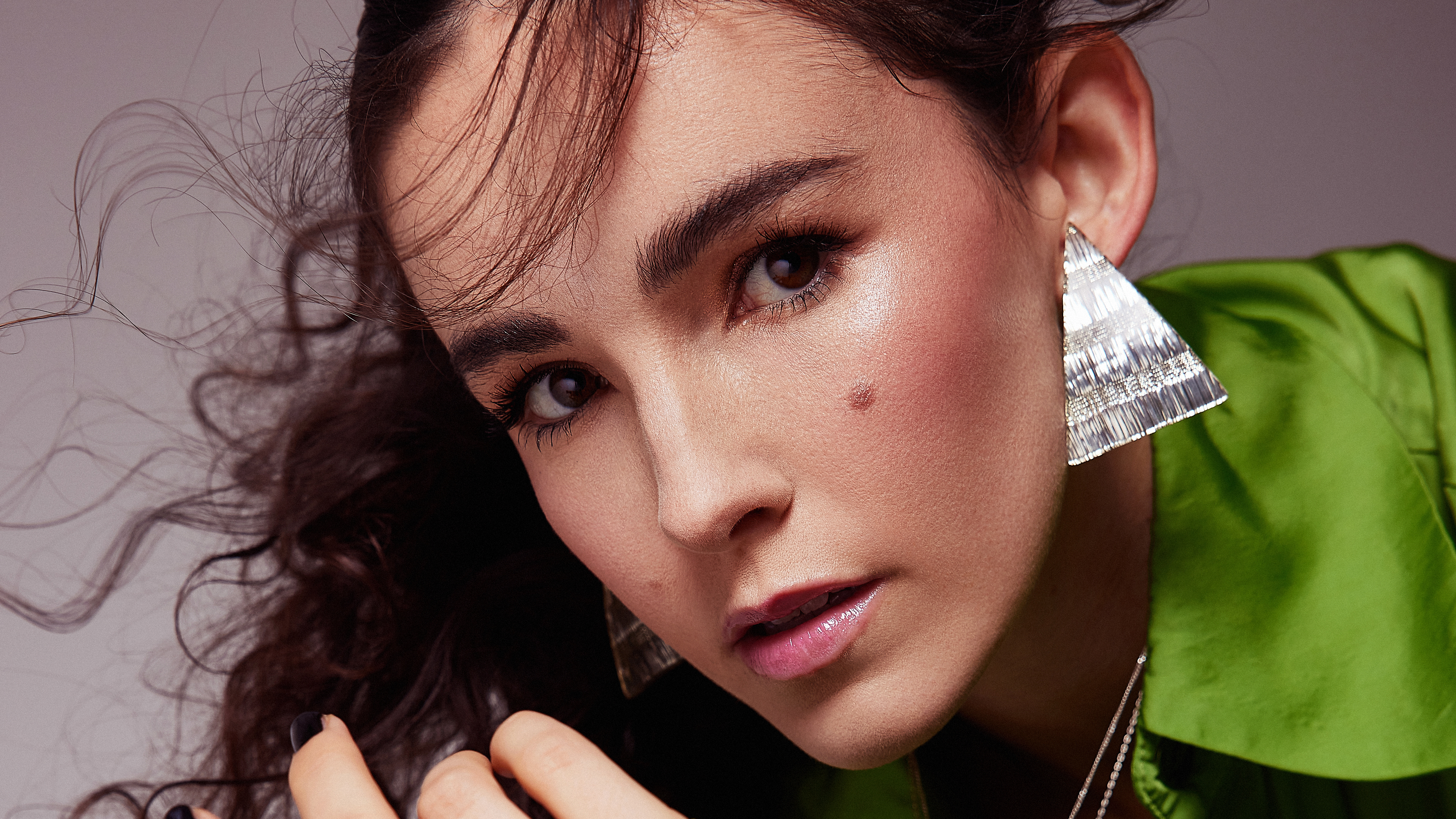 This new song from Kiwi singer Robinson will be your new fave