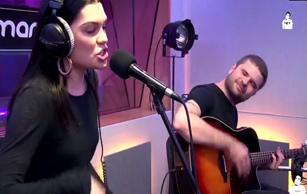 Jessie J - Bang Bang. Worst performance ever!