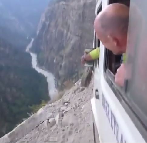 Terrifying bus ride in the Himalayas