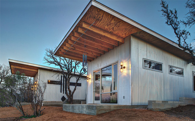 These Best Friends All Live Next To Each Other On "Bestie Row"