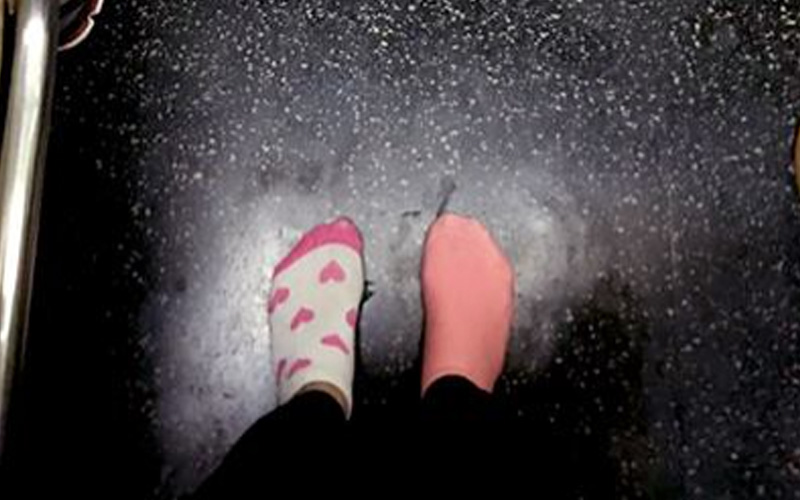 This Commuter Walked 6 Blocks Home In Her Socks To Help A Stranger