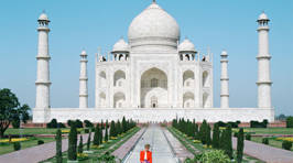 William and Kate Recreate Prince Charles & Princess Diana's Taj Mahal Photos