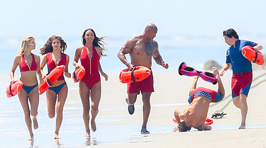 Photoshoppers Have Fun With Zac Efrons Baywatch Faceplant