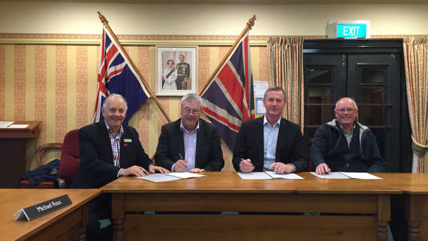 (L-R) Waitaki District Council CEO Michael Ross, Waste Management NZ South Island General Manager Gareth James, Mayor Gary Kircher, Waitaki Resource Recovery Trust Recovery Park Manager Dave Clare sign the Memorandum of Understanding
