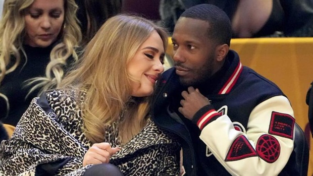 Adele ignoring basketball cameras sparks viral memes