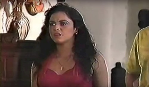 Shakira looks unrecognisable in this throwback video of her as a 17-year-old!