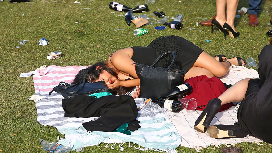 PHOTOS: The drunken aftermath of The Melbourne Cup 2017