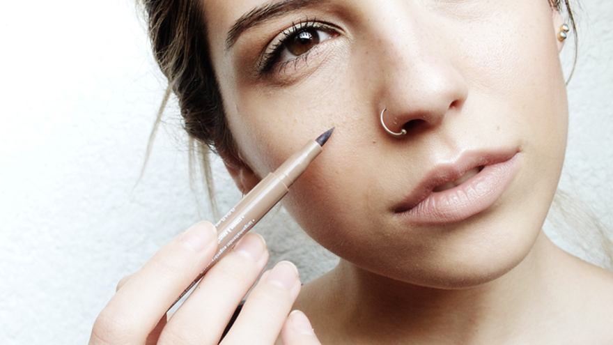 The bizarre new beauty trend everyone is doing...