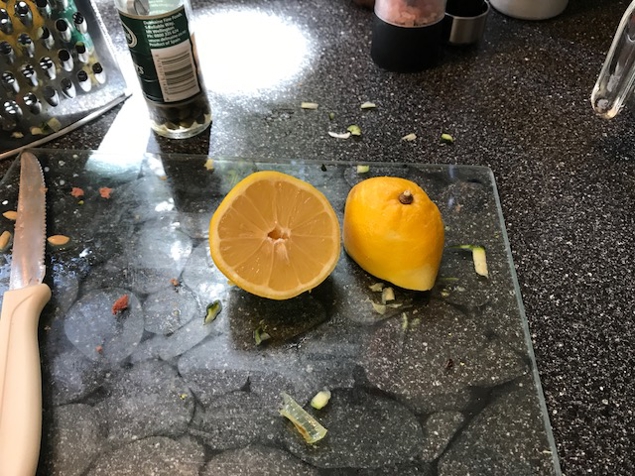 Doing some cooking, had half a lemon leftover, perfect time to try out the natural DIY fly repellent!