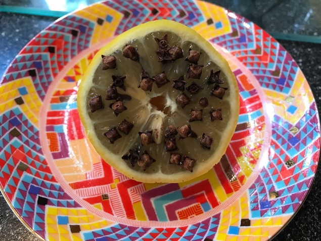 Jam in those whole cloves, smells blimin nice