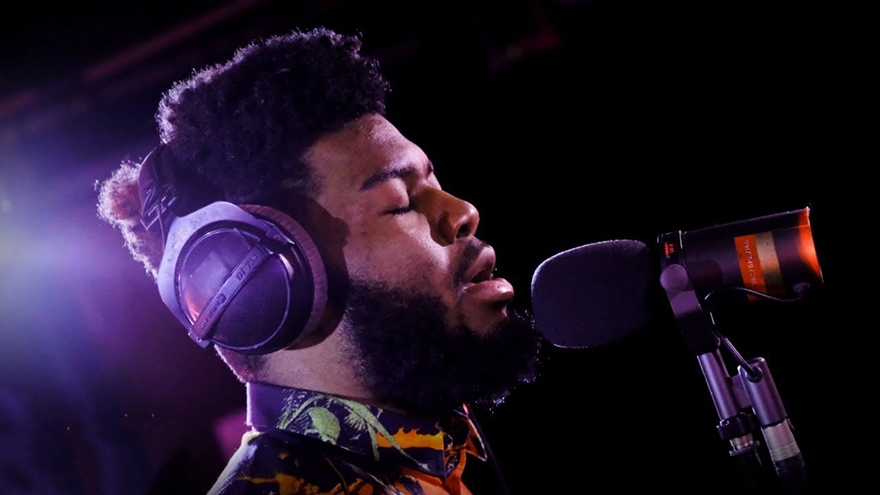 Khalid performs stunning acoustic rendition of Tracy Chapman's 'Fast Car'