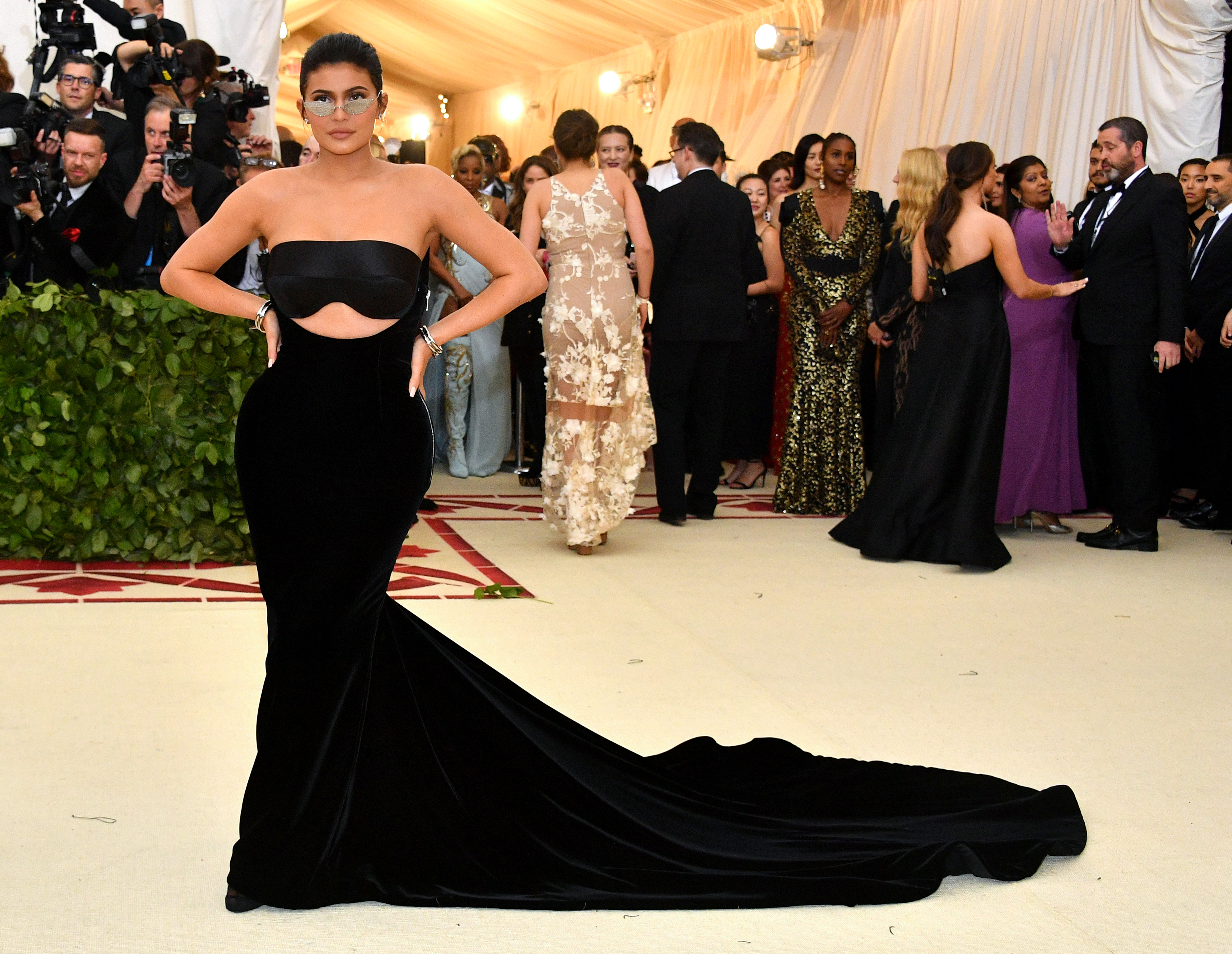 Jun 16, 2021 · travis scott had some sweet words to share about kylie jenner and their daughter, stormi, 3, after the trio walked the red carpet at the 72nd annual parsons benefit in new york city on tuesday. Kylie Jenner Travis Scott Red Carpet - Kylie Jenner shows off her post-baby body as she walks the ...
