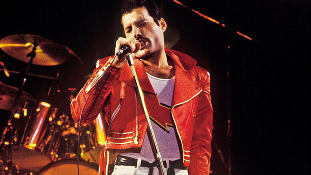 Amazing new video compares Rami Malek's Live Aid performance to Freddie Mercury's and it is scarily IDENTICAL!