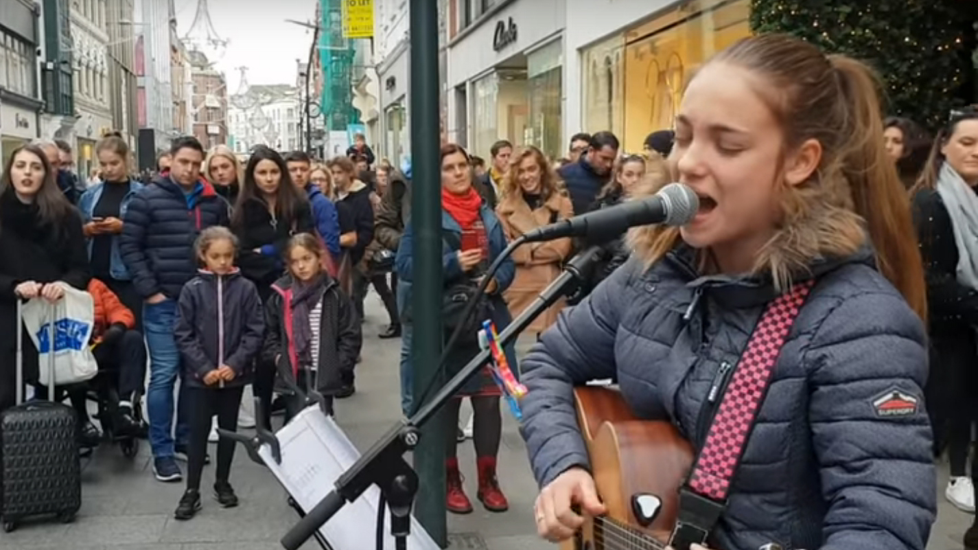 13-year-old busker wows crowds with her stunning cover of  Lady Gaga and Bradley Cooper's 'Shallow'