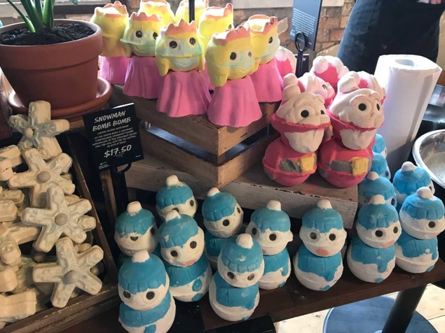 Bobble head bath bombs