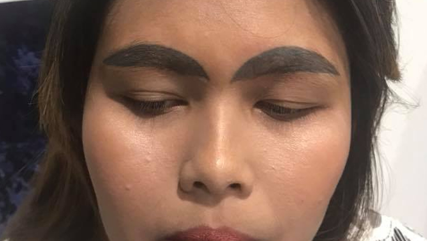 Woman fakes perfect eyebrows with tattoo hack after burning them off as a  teen - Daily Star