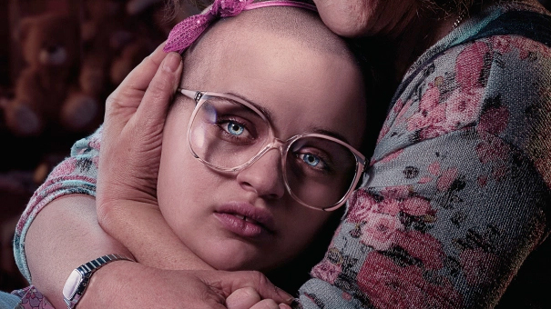 If you love creepy true crime series, you NEED to watch 'The Act'