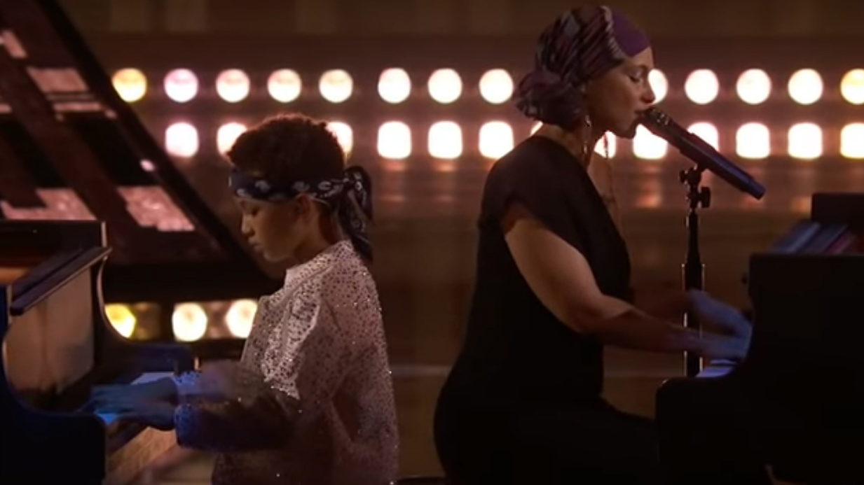 Alicia Keys performs epic piano duet of 'You Don't Know My Name ' with her eight-year-old son
