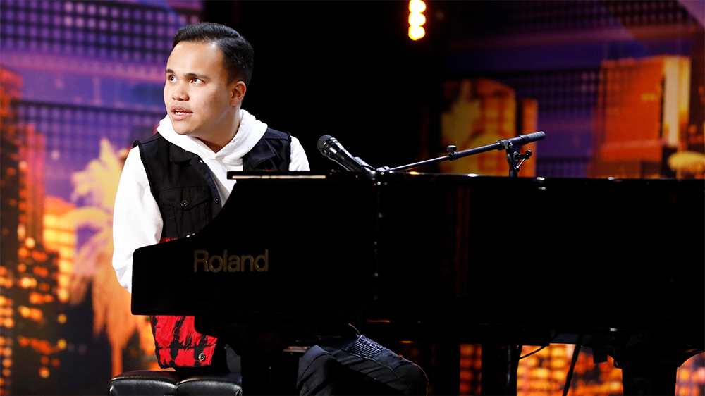 Blind autistic singer STUNS America's Got Talent judges with spine-tingling piano performance