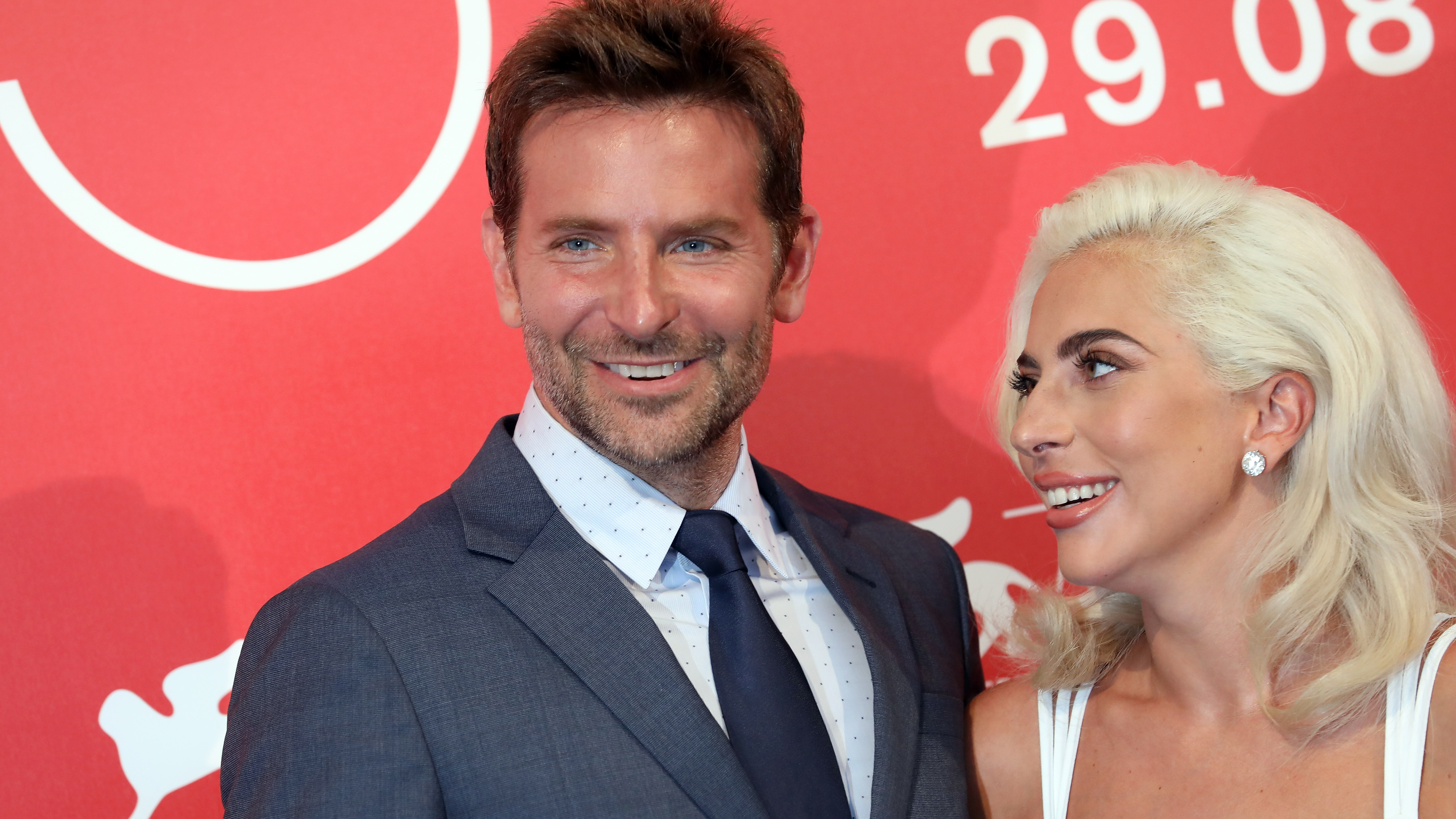 Who is bradley cooper married to