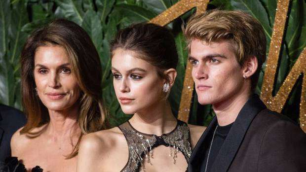 Cindy Crawford's son leaves fans shocked after getting a new tattoo on ...