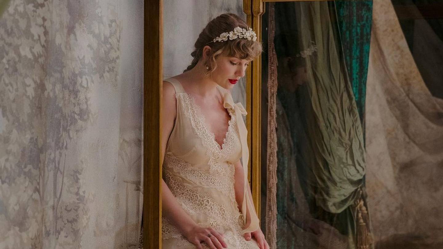 Taylor Swift's surprise album announcement sparks secret wedding rumours - Vimarsana News