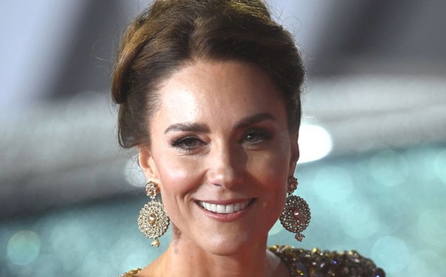 Kate Middleton stuns in gorgeous gold gown at James Bond premiere with ...