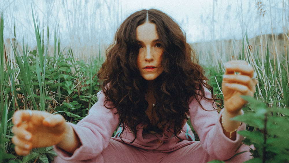 Kiwi singer Robinson opens up about new song and being OK with slowing down