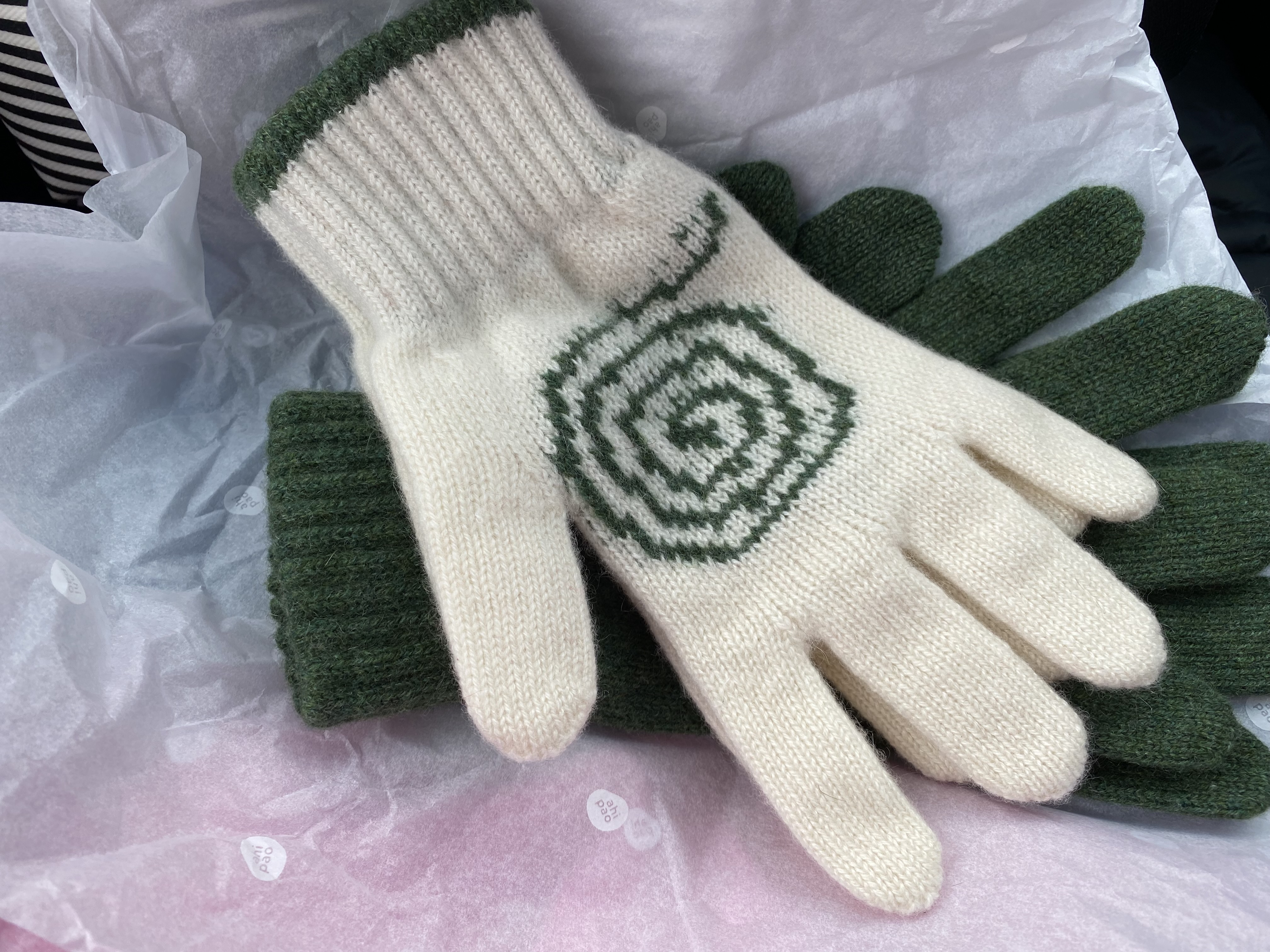 Try it Out Tuesday - Estelle needs all the help she can get making her own gloves