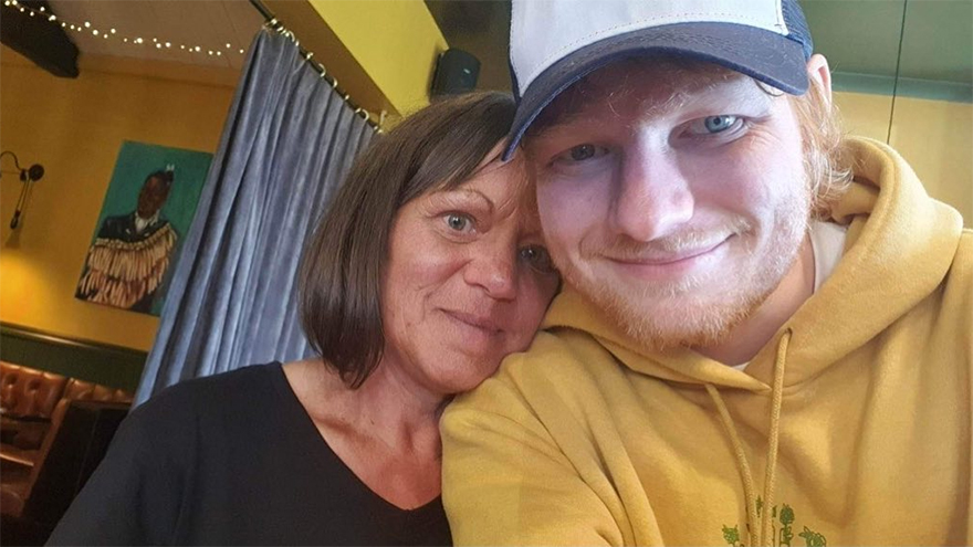 Kiwi fan Deb shares a play-by-play of the moment she met Ed Sheeran with Brad