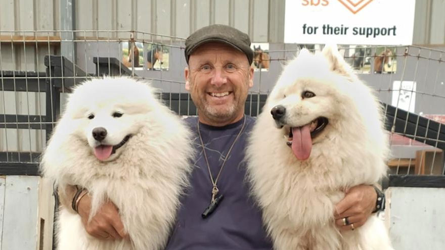 Adam & Megan share touching poem, talk to 'The Dog Man' one month after Cyclone Gabrielle