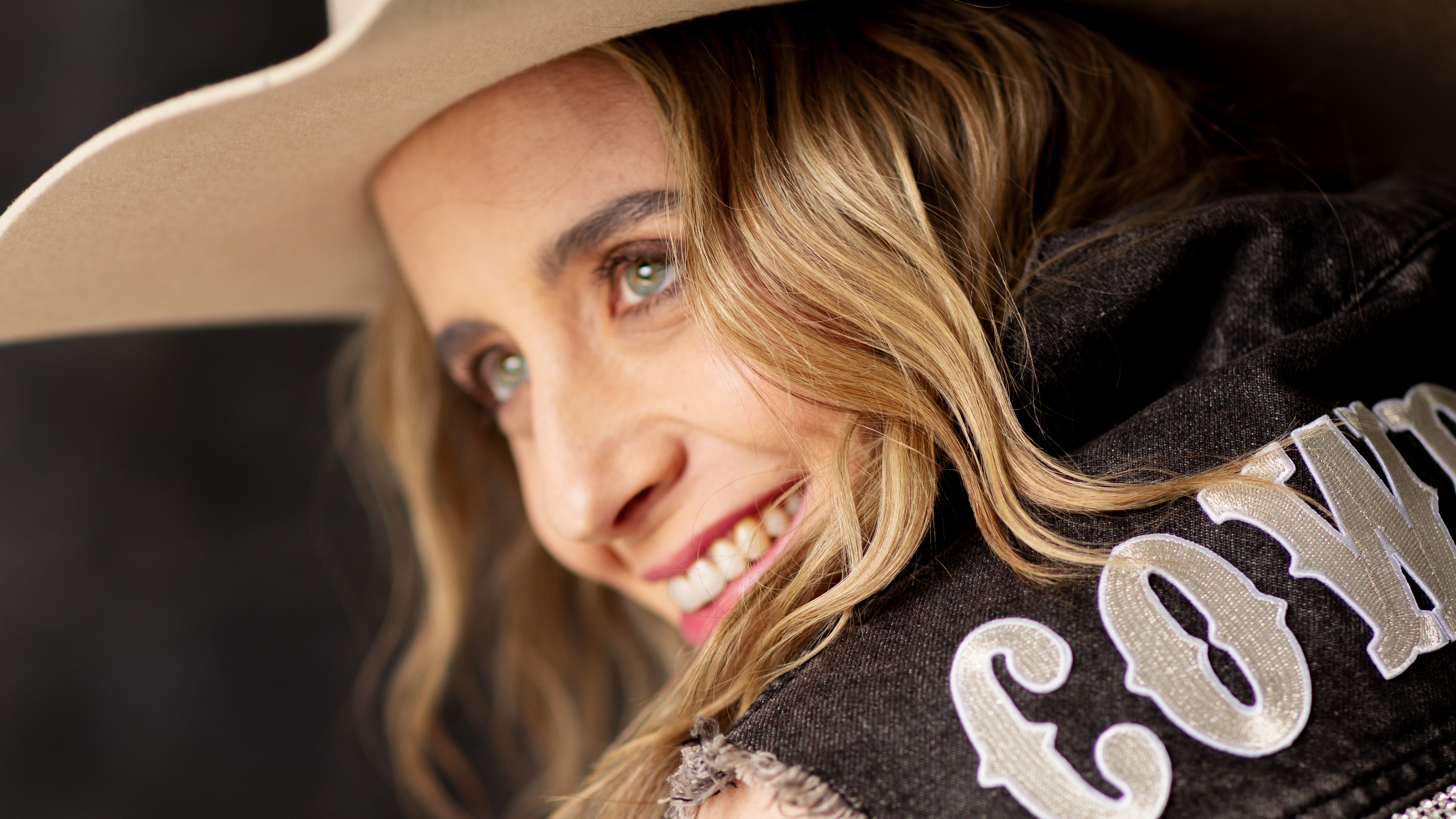 You are going to love Kaylee Bell's tribute to Shania Twain