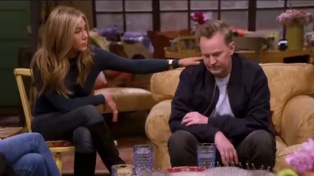 Jennifer Aniston comforted Matthew Perry as he attempted to describe what his Friends co-stars meant to him. Photo / X