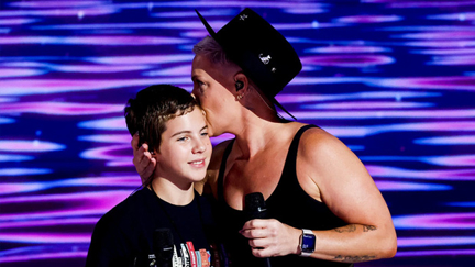 P!NK shares sweet backstage video hyping up daughter Willlow: 'Just do your thing'