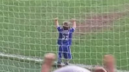 CUTE ALERT: listen to the crowd get behind the wee man!