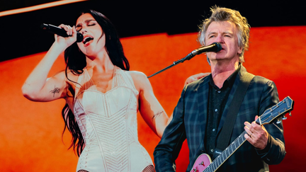 WATCH: Dua Lipa brings out Crowded House's Neil Finn and covers Lorde in Auckland