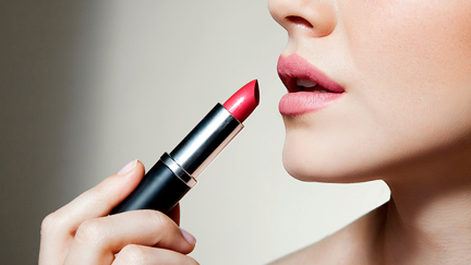 This bizarre new lip trend is causing a stir online...