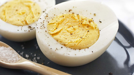 This is the one cooking method we should never use with eggs