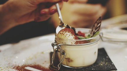 This is why you should NEVER eat desserts from mason jars...