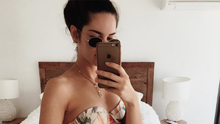 Pregnant mum hits back at trolls after flaunting insanely flat stomach at nine months
