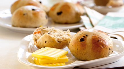 Hot cross bun ICE CREAM now exists!