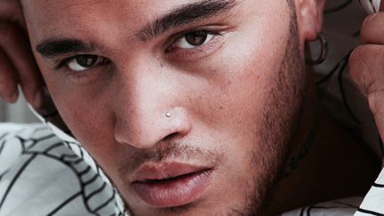 See Stan Walker as he transforms into legendary musician Freddie Mercury