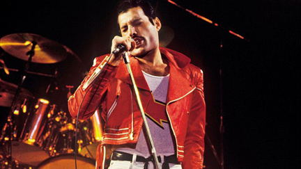 Amazing new video compares Rami Malek's Live Aid performance to Freddie Mercury's and it is scarily IDENTICAL!