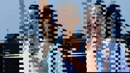 The Queen's guards at Buckingham Palace perform AWESOME cover of 'Bohemian Rhapsody' to celebrate Rami Malek's Golden Globe win!