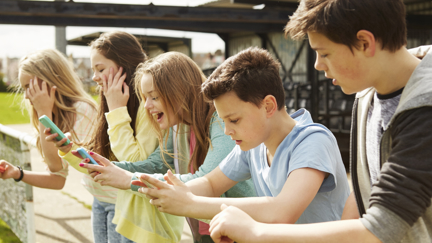 PSA: This genius app will lock your kid's phone until they respond to your text!