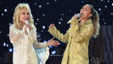 Miley Cyrus and Dolly Parton wow with their powerhouse 'Jolene' duet at the Grammys!