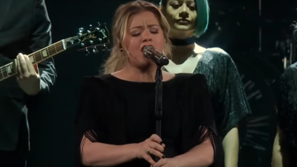 Kelly Clarkson belts out BEAUTIFUL cover of Lady Gaga and Bradley Cooper's 'Shallow'