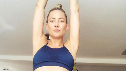 Kate Hudson belts out EPIC cover of 'Shallow' while exercising ... and WOW she can sing!