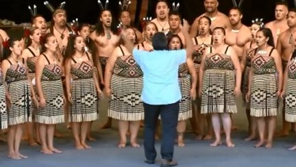 Kiwi kapa haka group performs INCREDIBLE a cappella cover of 'Bohemian Rhapsody' in Te Reo Māori!