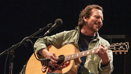 Pearl Jam's Eddie Vedder performs breathtaking cover of 'Maybe It's Time' from A Star Is Born